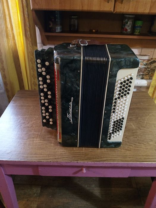 Продам баяны в хорошем состоянии.