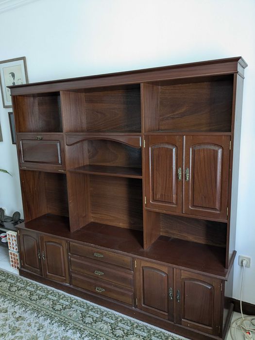 Móvel de sala em razoável estado.