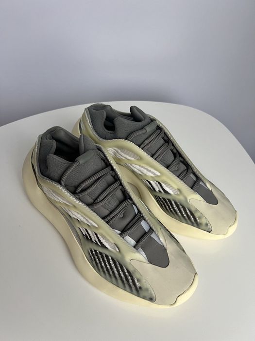 Кросівки ОРИГІНАЛ Adidas Yezzy Boost 700 V3 нові