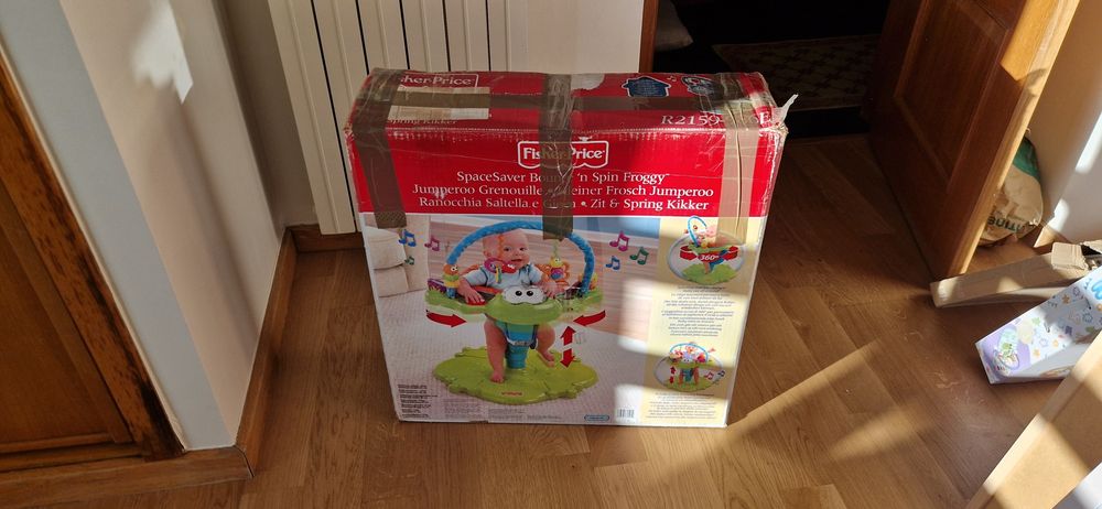 Saltitão fisher price para bebé