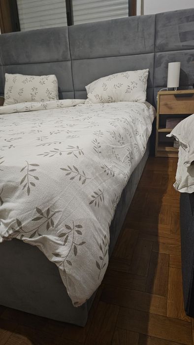 Cama estufada + colchão cinza 160×200