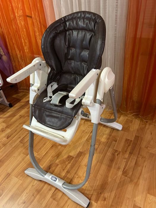 Продам дитячій столик для годування.