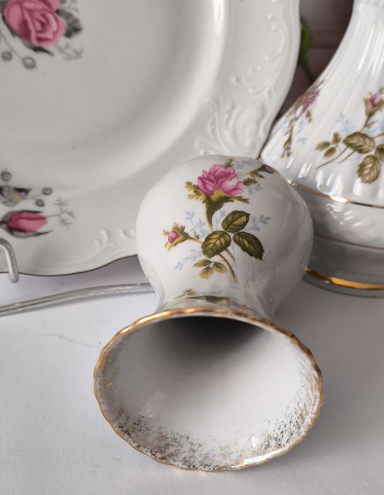 Wazon Róże Iwona Chodzież piękna stara porcelana
