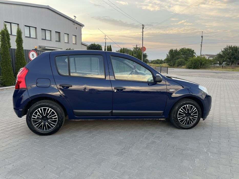 Продам Dacia Sandero 1.4 бенз