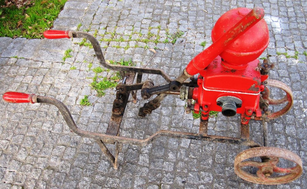 Bomba de transfega antiga LENA