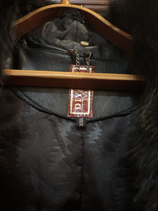 Шкірярий плащ з ковніром  натурально песця