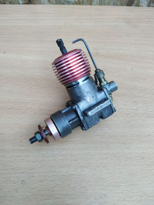 Авиамодельный двигатель.