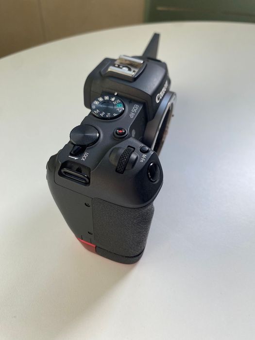 Canon EOS RP + 2 baterias + 1 bolsa Canon