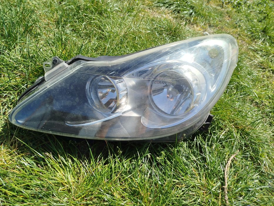 Lampy przednie opel corsa d