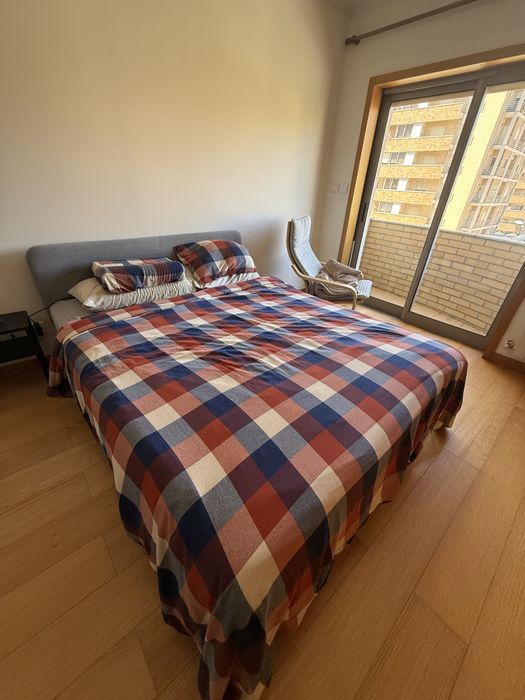 Cama queen size ikea e colchão