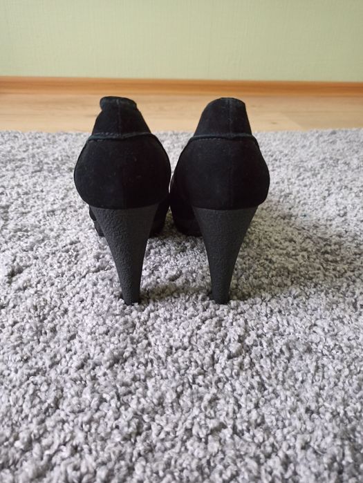 Продам туфлі замшеві