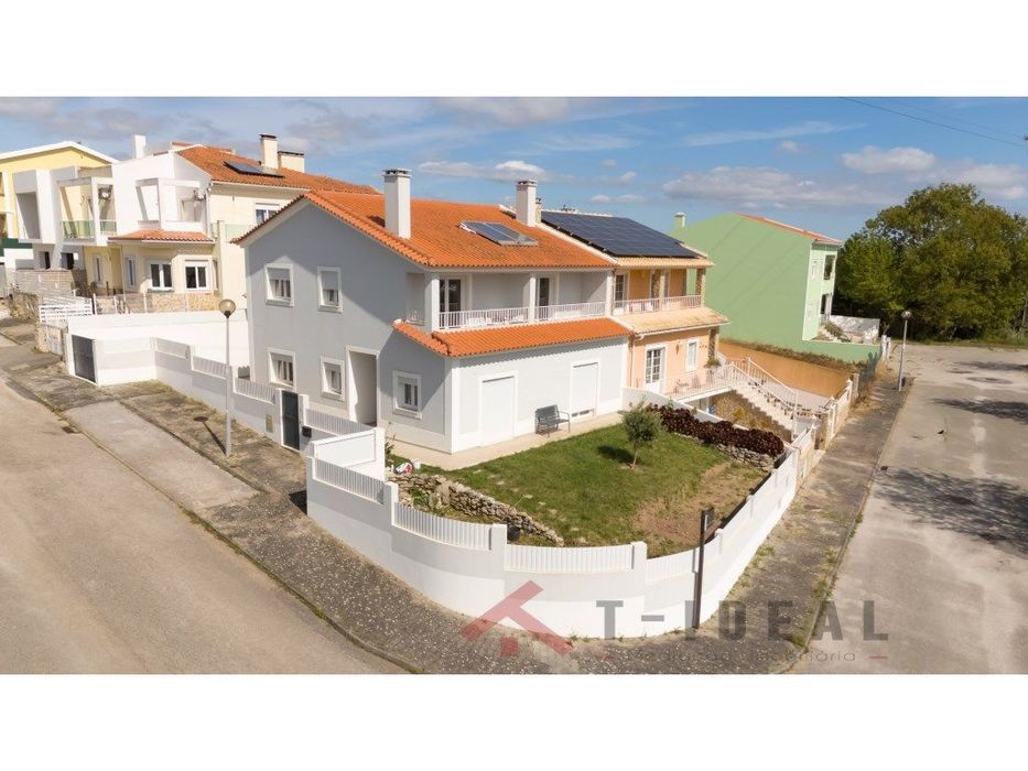 Moradia T4 com vista panorâmica na Lourinhã