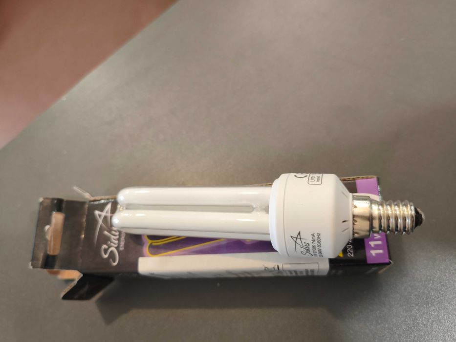 Żarówka energooszczędna E14 11W ciepła nowa