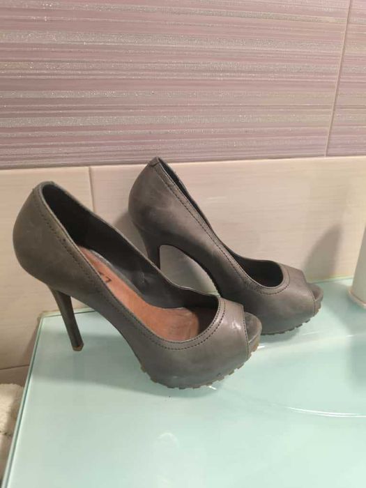 Sapatos em pele SCHUTZ N38