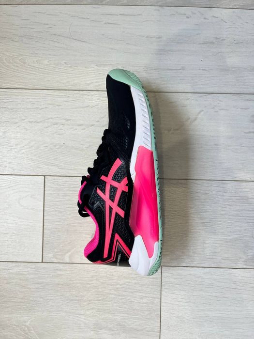 Продам тенісні кросівки Asics Gel Challenger 13!