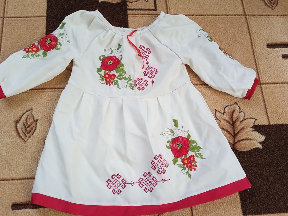 Продам вишите плаття.