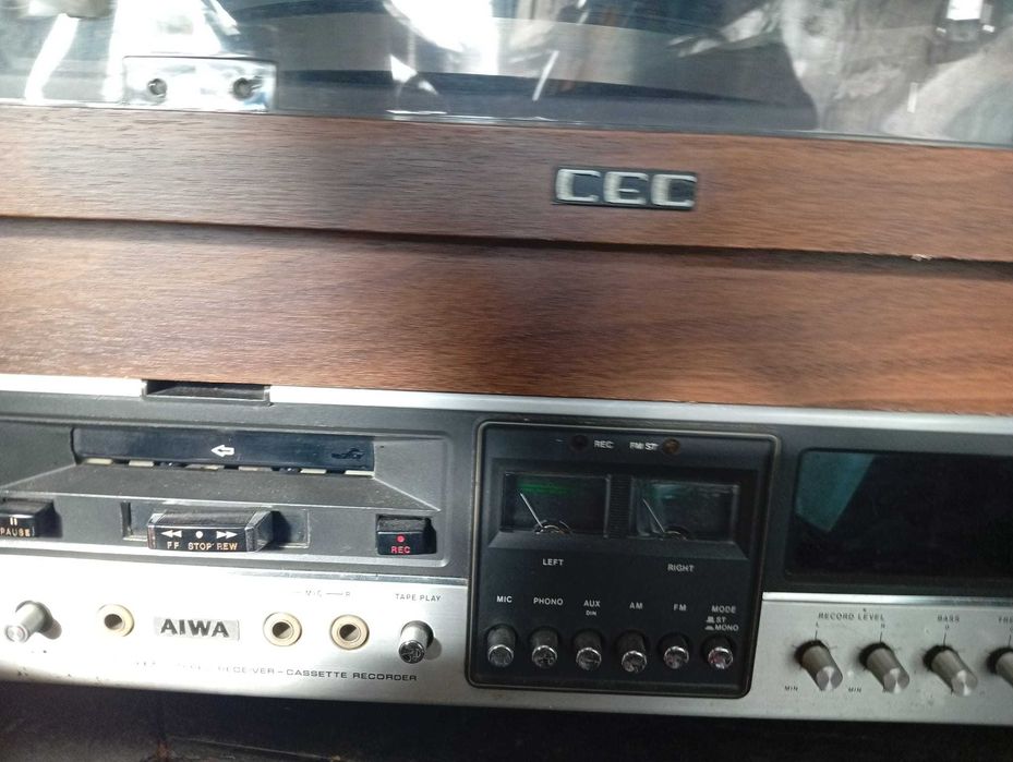 Alpleficador Aiwa e gira discos CEC