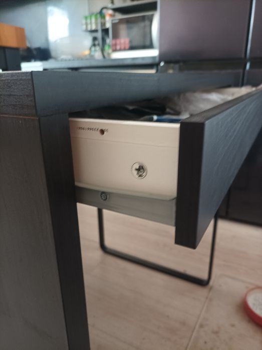 Małe biurko IKEA