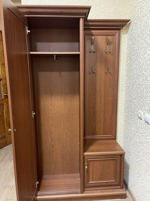 Продам передпокій