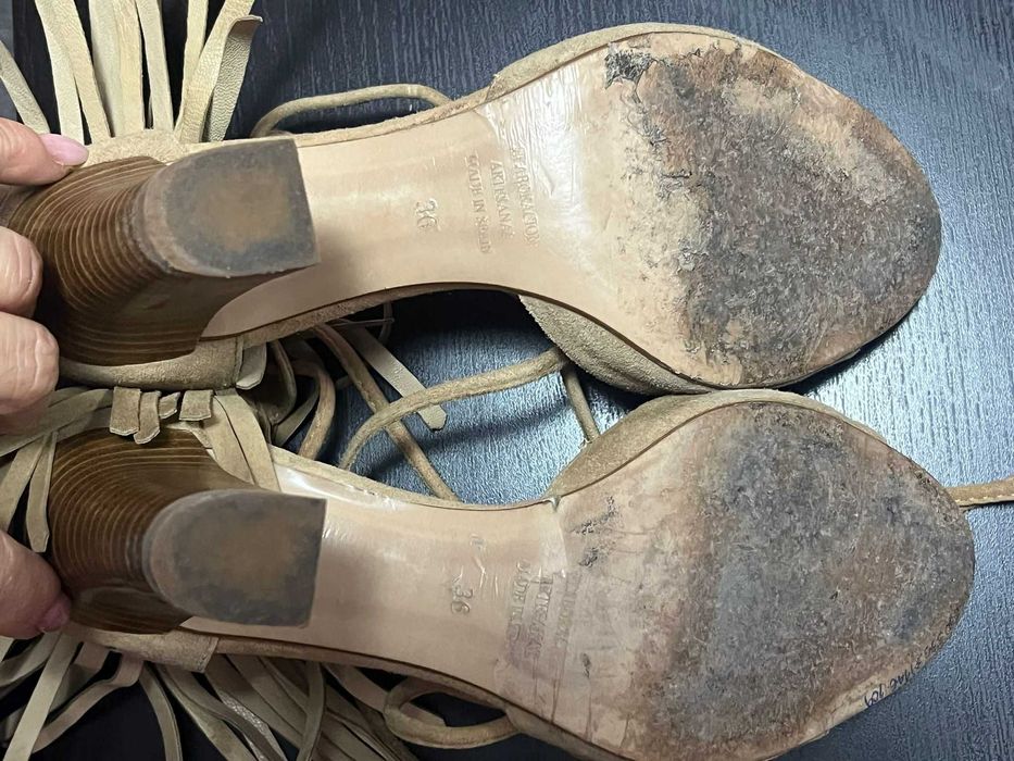 Sapatos usados como novos