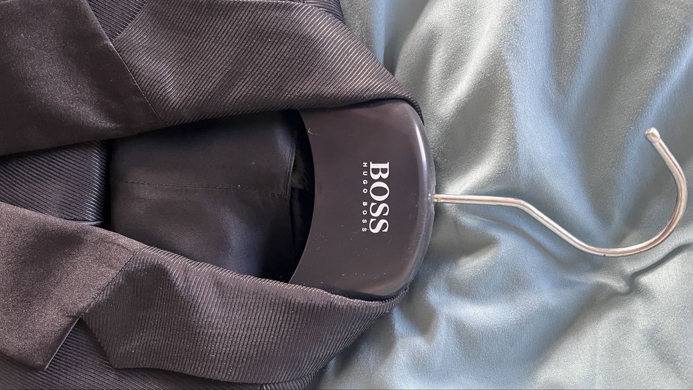 Garnitur ślubny  Hugo Boss, 3 czesciowy rozm. 52