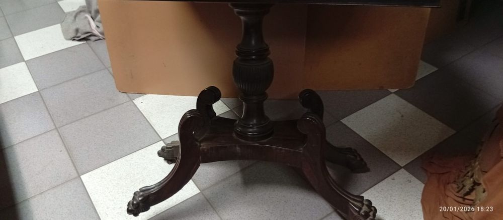 Mesa de jogo- pau santo
