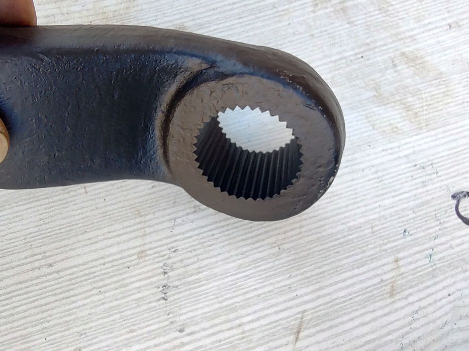 Кронштейн ресори ЗІЛ 130 передній. Рульова сошка Зил 130