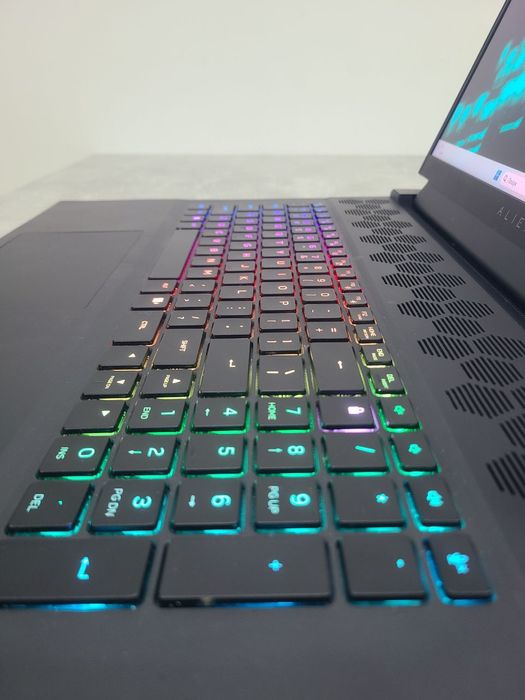 Dell Alienware m18 R1 — RTX 4080 175W / i9 13th Gen / 32GB DDR5 / 18" / 1 TB nvme / як новий