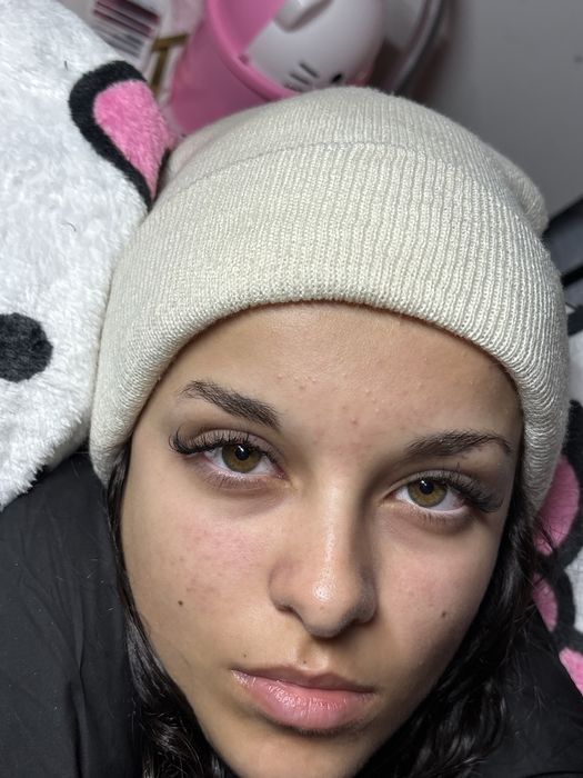 Extensão de pestanas e design de sobrancelhas