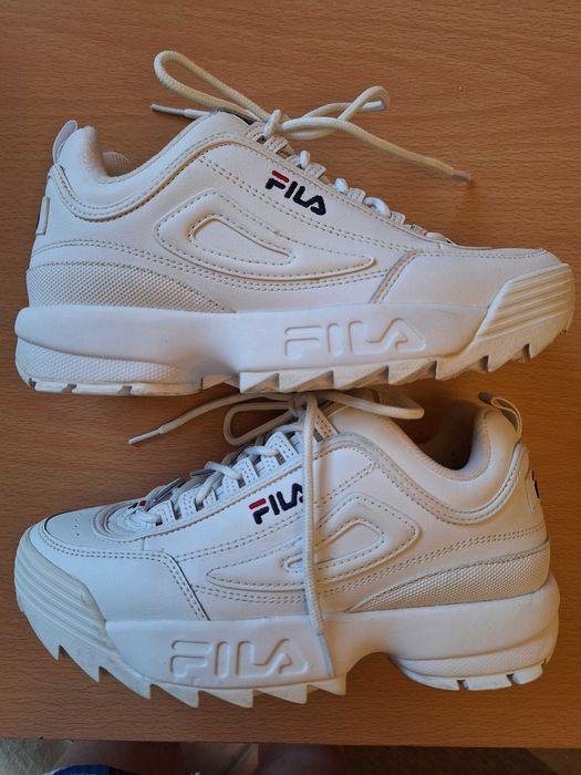 Ténis brancos Fila originais