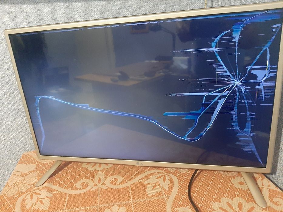 Телевізор LG 32LF5610-ZF.  Продається на запчастини.Материнська плата  Ld55h  eax66164204. 1150грн.Блок живлення Lgp32d-15ch1 або eax66171501 850грн.