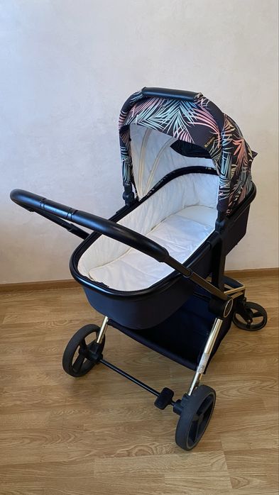 Дитяча коляска .