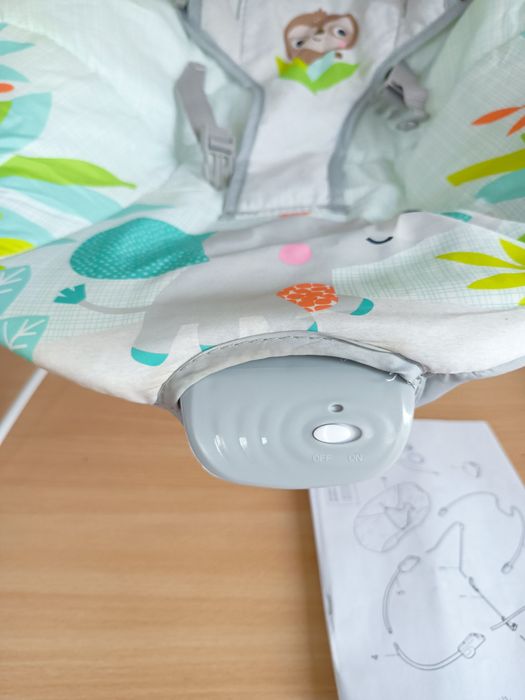 Bujaczek leżaczek z zabawkami wibracja