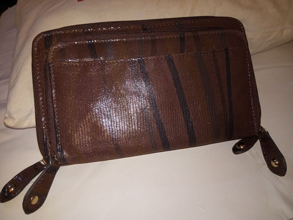 Carteira com grande arrumação cartões, dinheiro, documentos