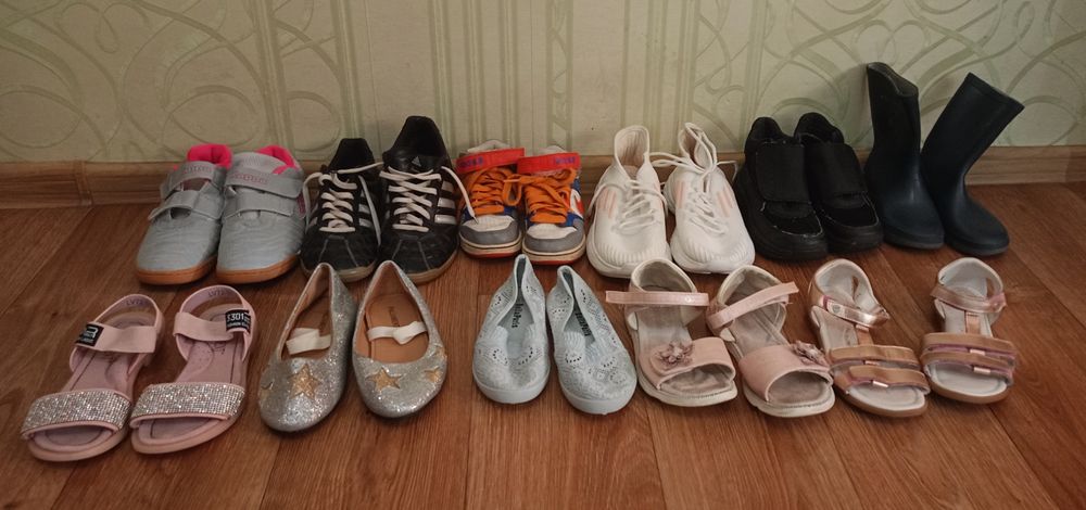 Дитяче взуття, 11 пар