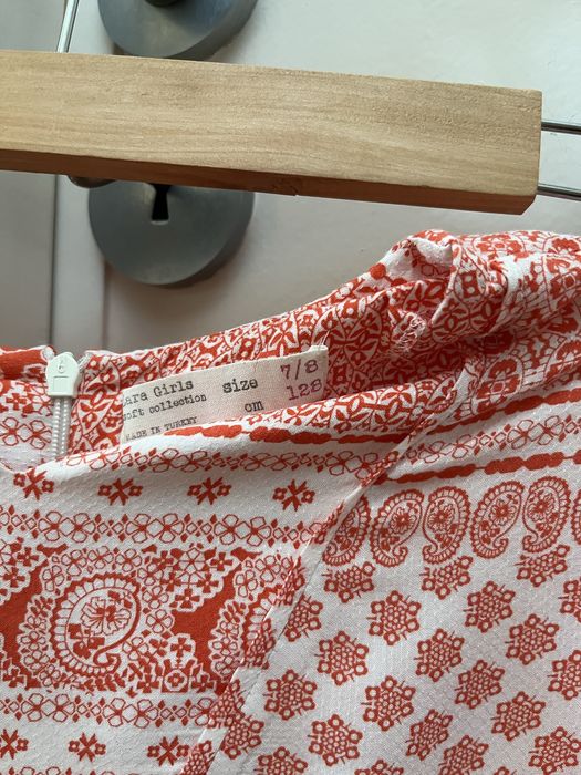 Macacão de criança laranja e branco da Zara