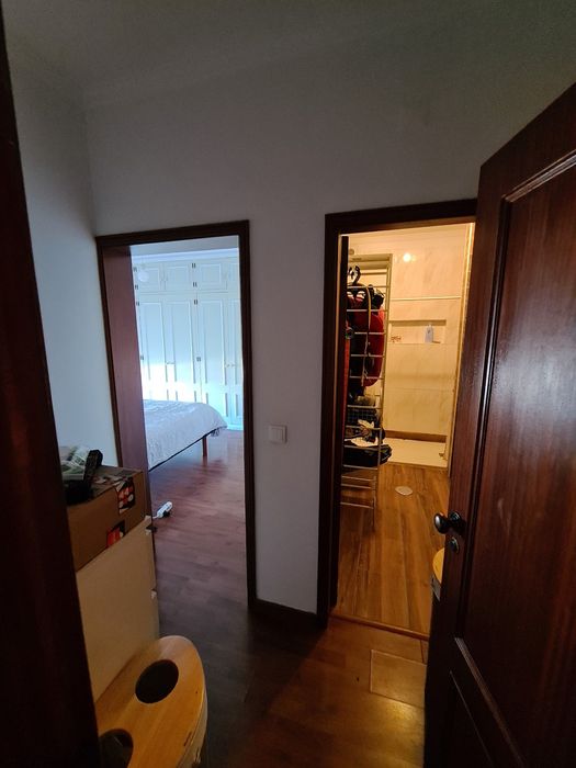 T4 Duplex, 227m², terraço, garagem fechada para 2 carros.