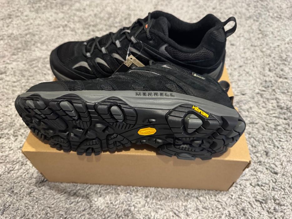 Кросівки MOAB 3 GTX оснащені водонепроникною мембраною GORE-TEX®