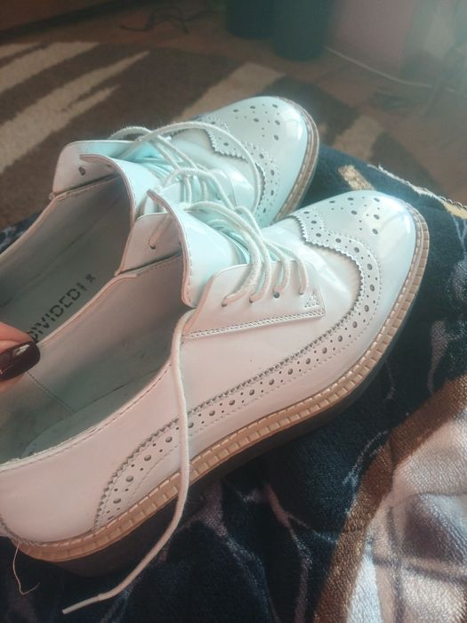 Туфлі  36 натур.лак жіночі