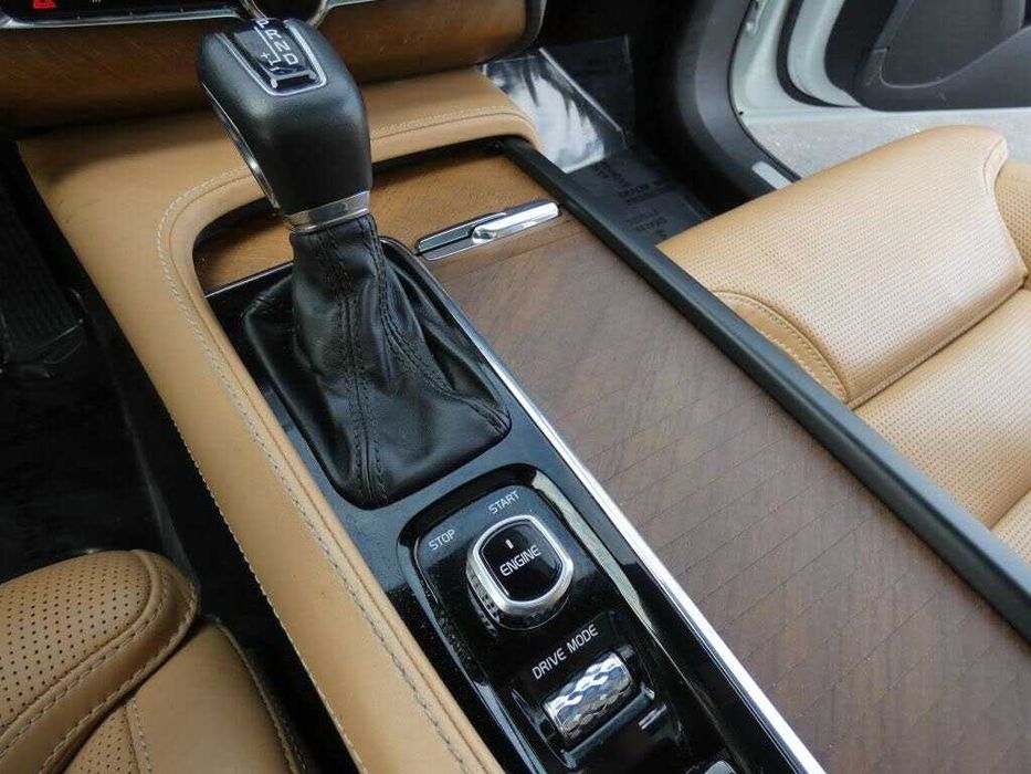 Volvo XC90 2017 inscription