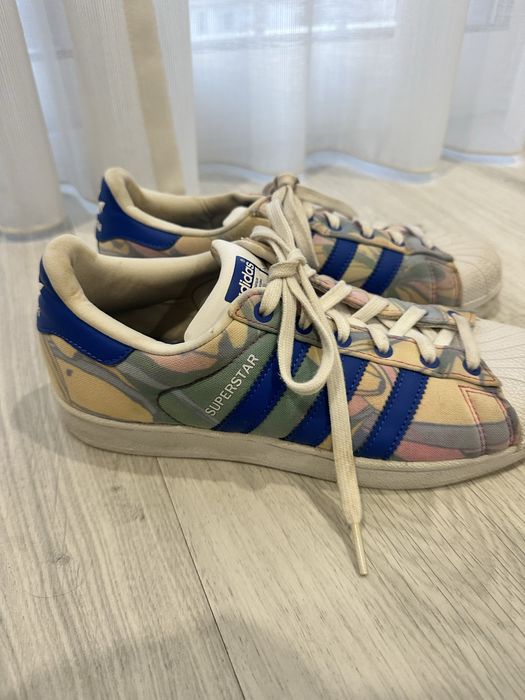 Vendo Tenis ADIDAS SUPERSTAR , EDIÇÃO  LIMITADA -39