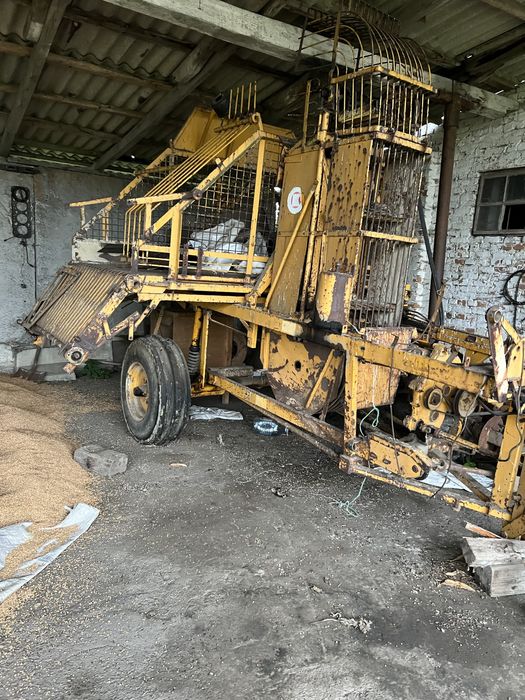 Буряковий комбайн