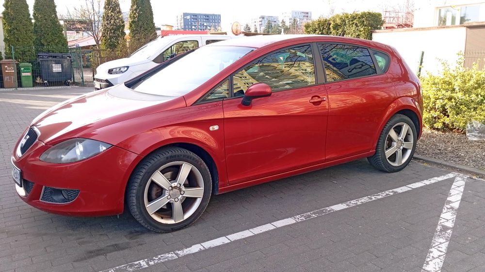 Seat Leon z Ładnym Kolorem 8x Airbag AluFelgi 17 Klimatronik