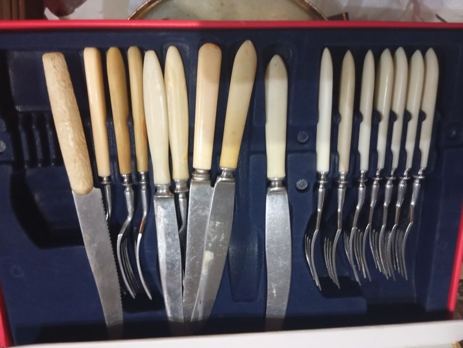 Наборы столовых приборов