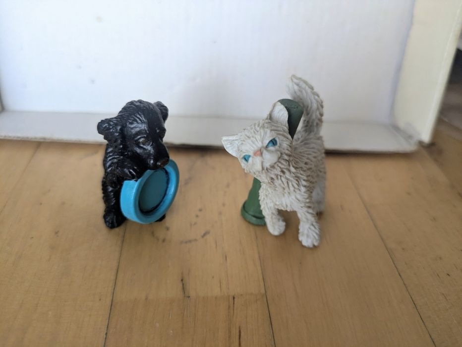 1994 M.E.G. PVC Toy,.cat in my pocket 
 Cat Figure "In My Pocket"