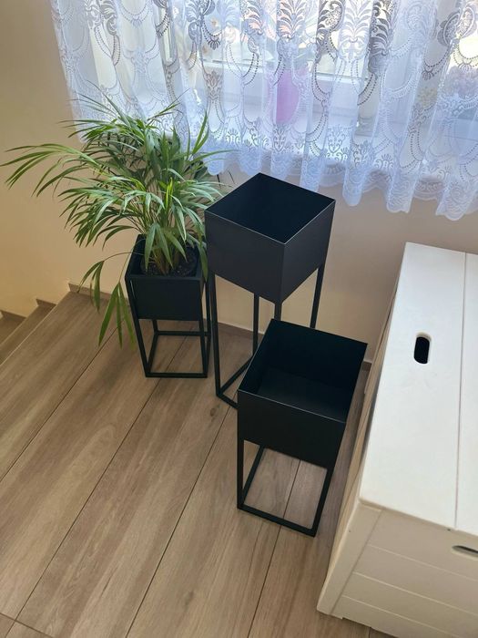 Kwietniki metalowe stojące