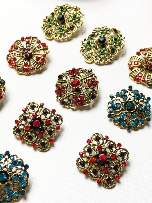 Piękna elegancka broszka