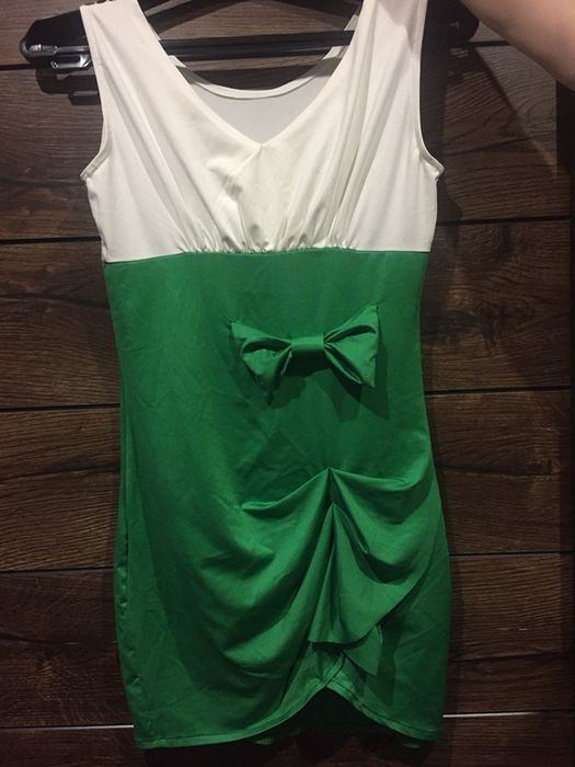 Сукня біло-зелена літня коротка в дуже гарному стані розмір s/xs