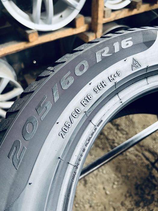 Шини Резина Зимові  205 60 16 Pirelli Sottozero3 4шт