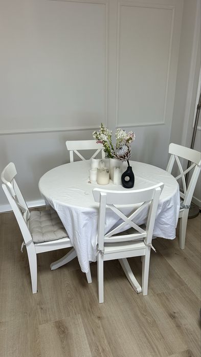 Mesa redonda extensivel ikea , com cadeiras
